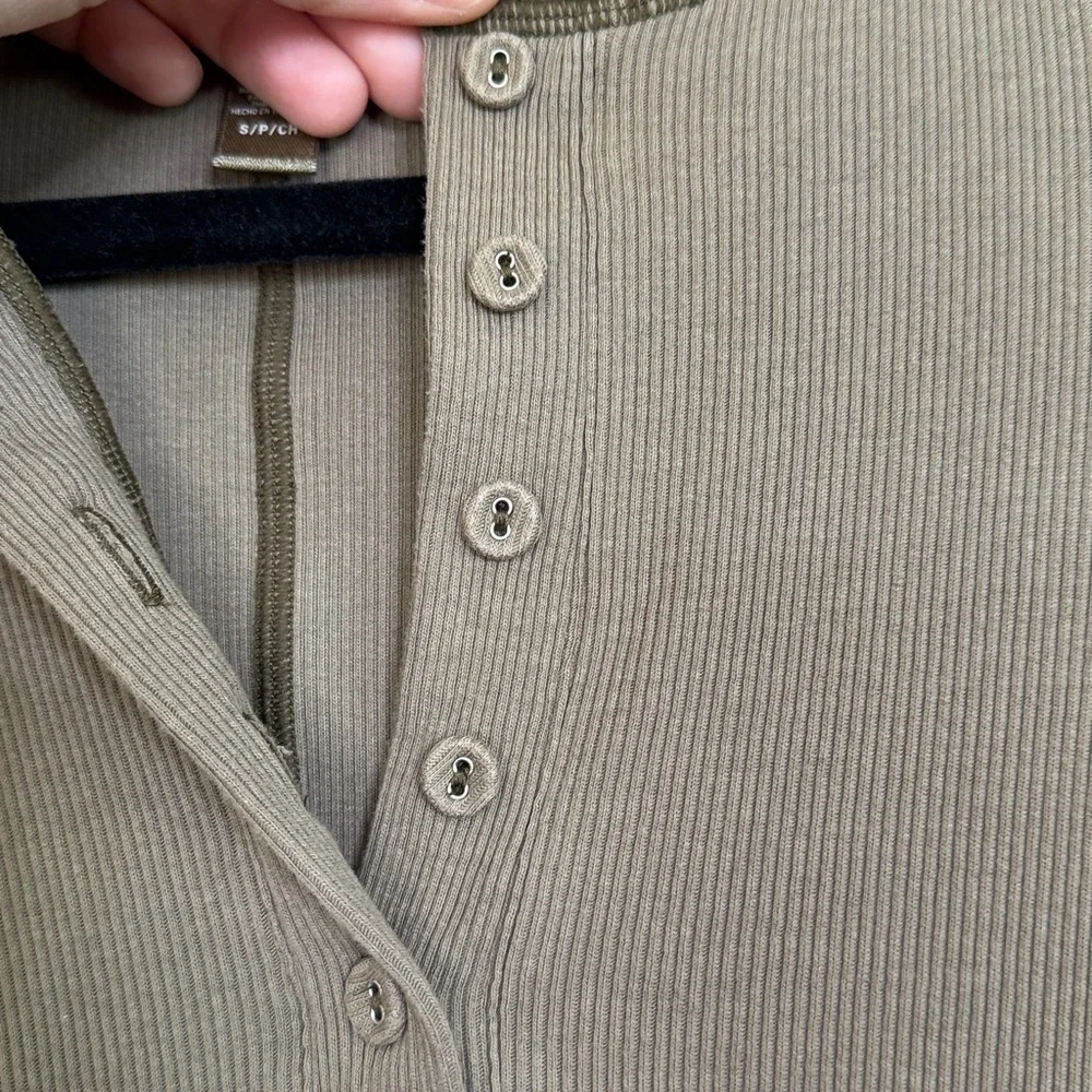 Skims soft lounge Henley army green ribbed small EUC - Picture 4 of 7